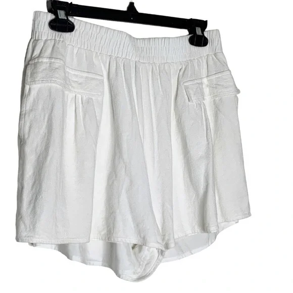 ACOA- white linen blend shorts. Lined. Size L - Picture 3 of 7